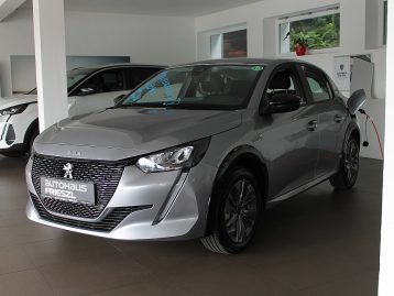 Peugeot e-208 Active Pack bei Autohaus Frieszl in 