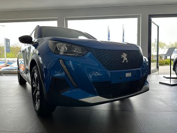 Peugeot e-2008 50kWh Allure bei Autohaus Frieszl in 